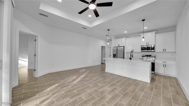 Building Photo - 704 Homer Ave S