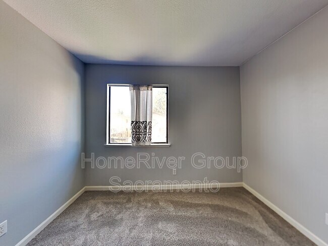 Building Photo - 27 Cedar Grove Ct