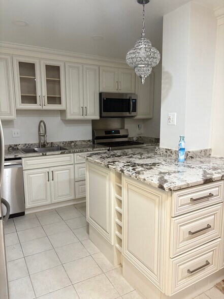 Kitchen - 4515 Willard Ave