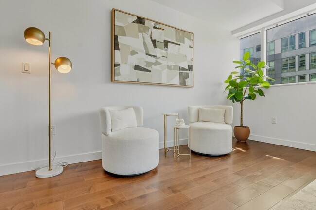 Building Photo - 800 AVENUE AT Port