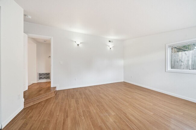 Building Photo - 6830 SE 50th Ave