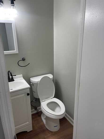 Building Photo - 22 Forest Creek Dr