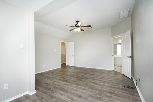 Building Photo - 18926 Piney Way Dr