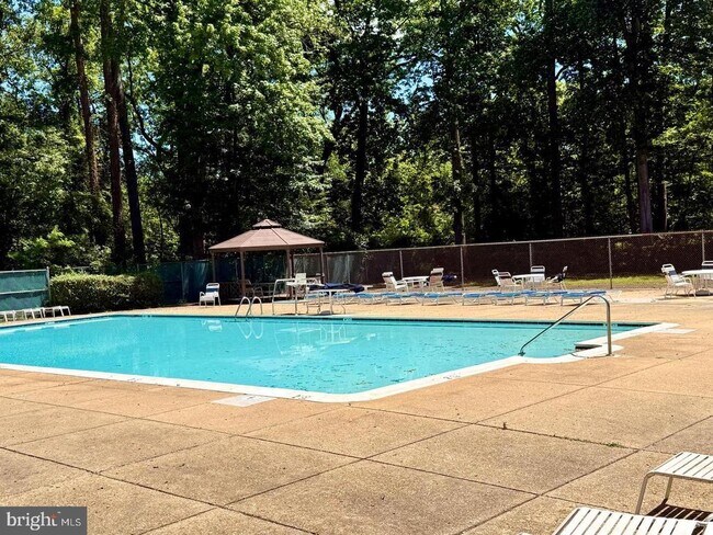 Building Photo - 982 Yachtsman Way