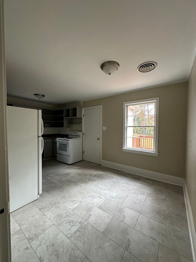 Building Photo - Normaltown Home Move-in ready