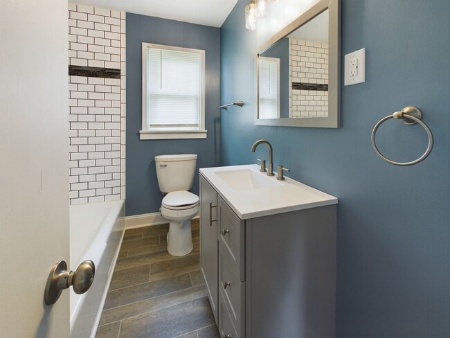 Building Photo - 3005 Putney Rd