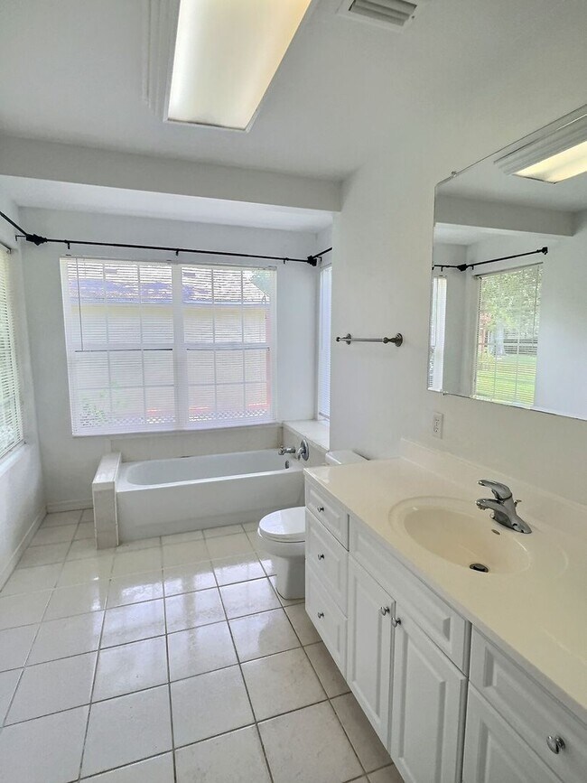 Building Photo - Spacious 4-Bedroom Home in the Desirable Gulf Hills Golf Course Community!