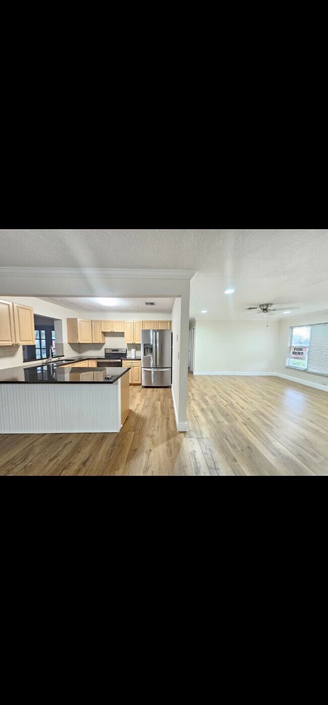 Building Photo - 1226 Rowayton Cir