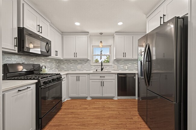Building Photo - 674 Warsaw Dr