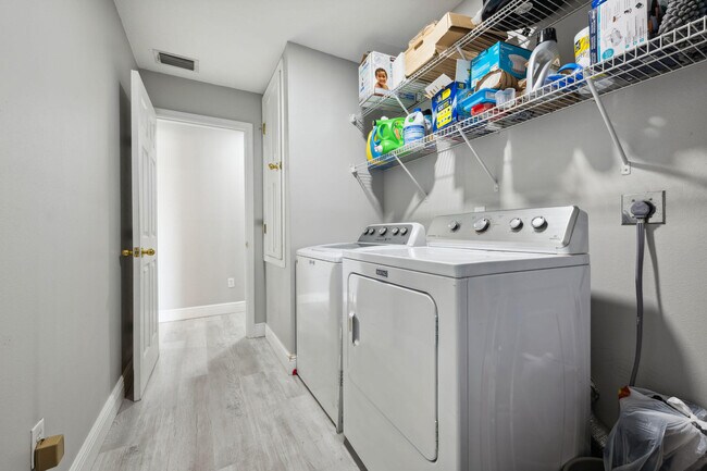 Building Photo - 249 SW Aubudon Ave