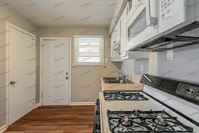 Building Photo - 9418 Echo Ln