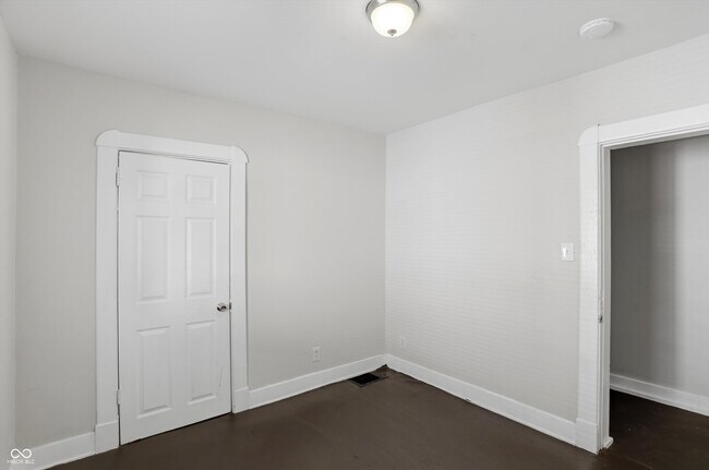 Building Photo - 512 N Beville Ave