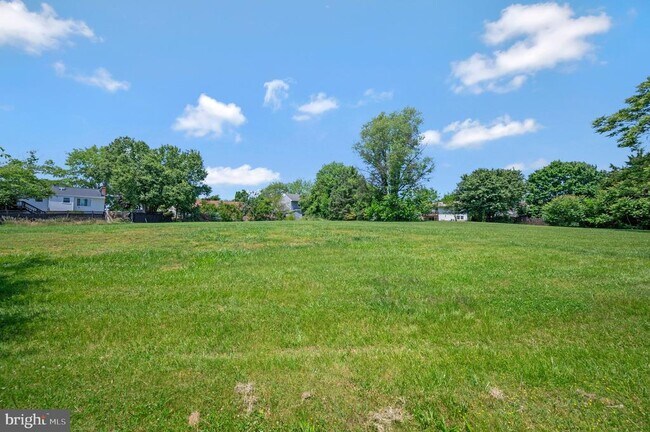 Building Photo - 5063 Tara Dr