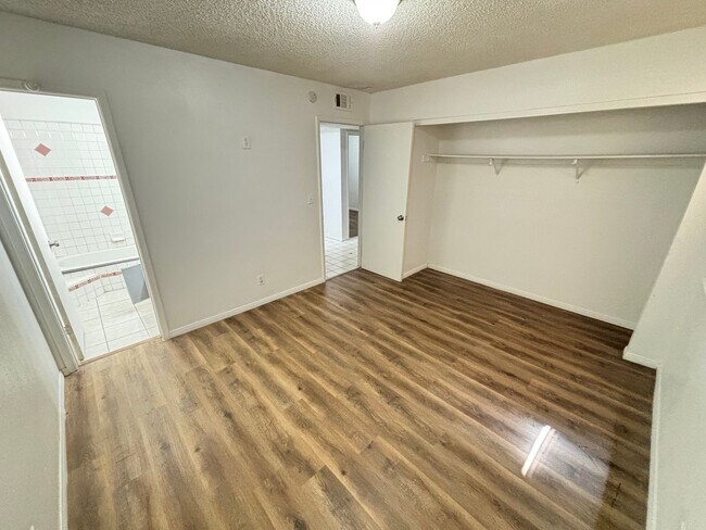 Building Photo - 6991 Kepler Dr