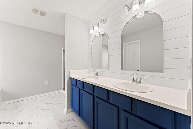 Building Photo - 16456 Tisons Blf Rd