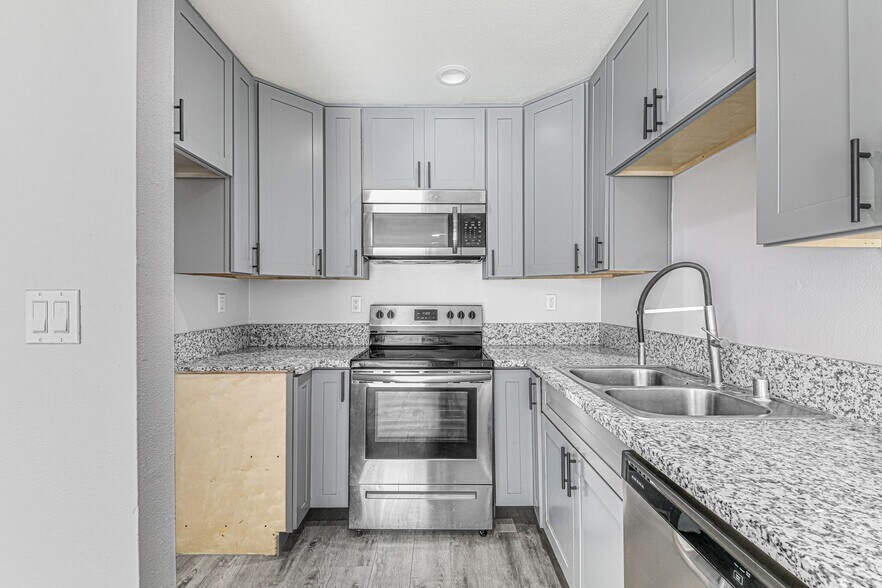 Building Photo - 13392 Magnolia St