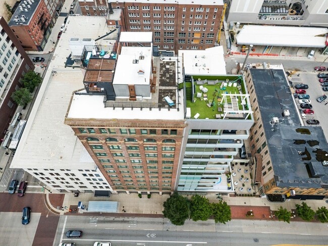 Building Photo - 145 N High St
