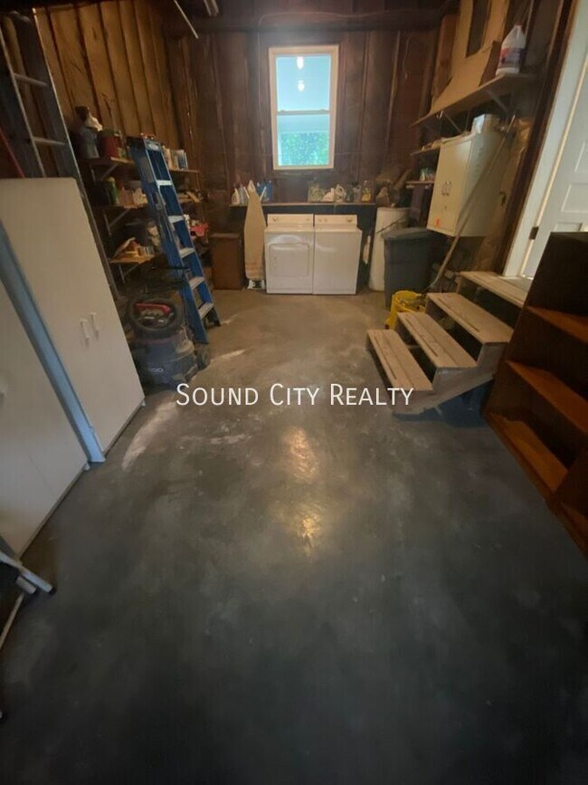 Building Photo - 265 Sunrise Ave