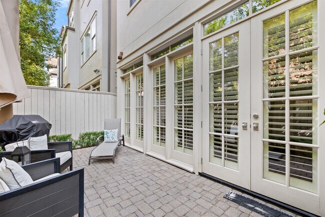 Building Photo - 1202 Wynden Commons Ln