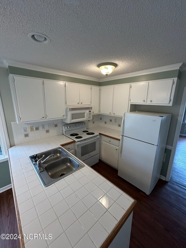 Building Photo - 3827 Sterling Pointe Dr