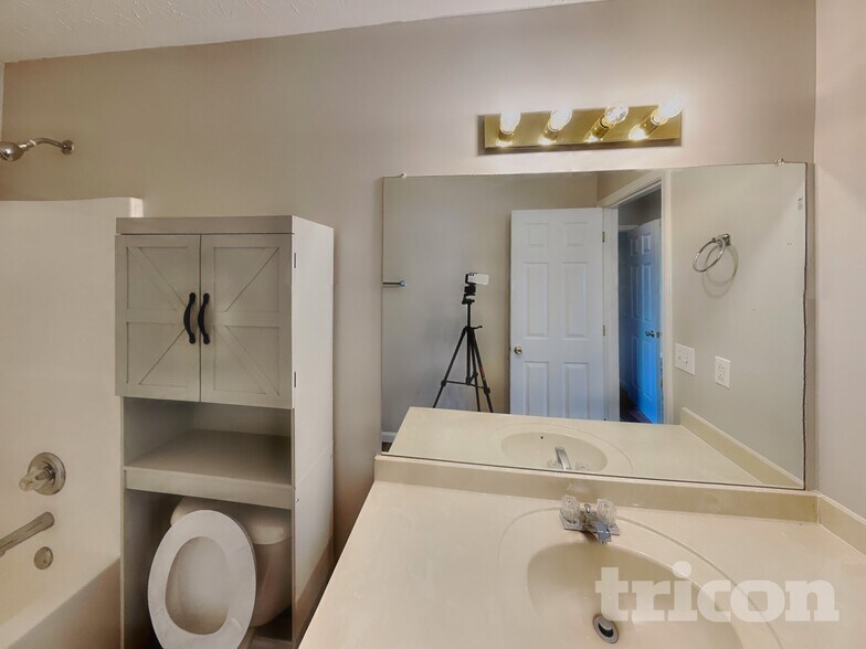 Building Photo - 1150 E 17th Ave