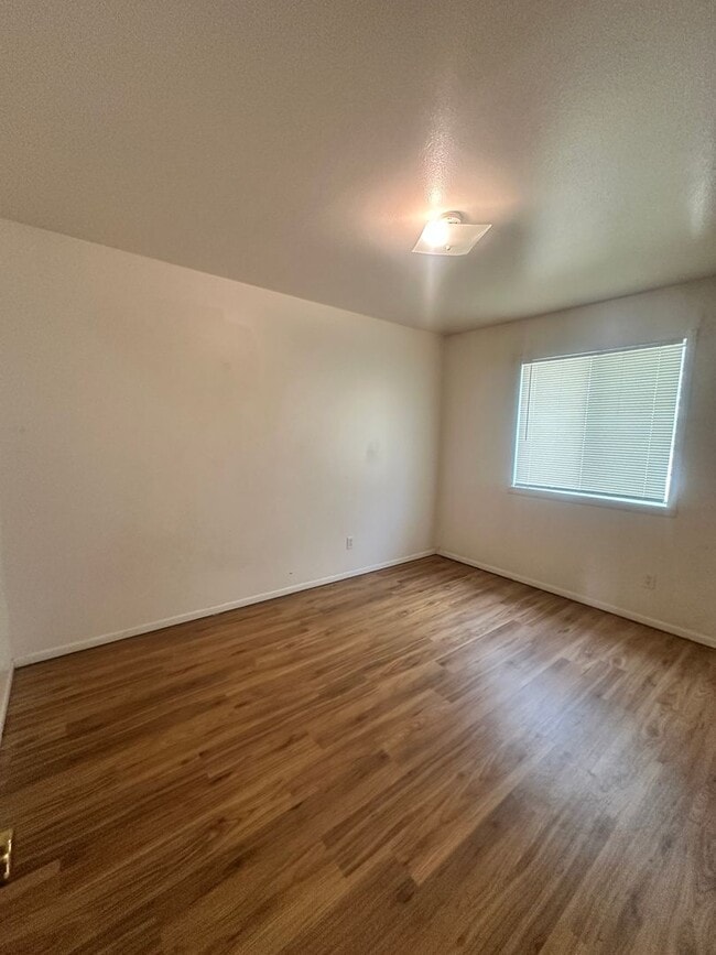 Building Photo - 1406 Saiz Ln