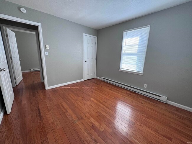 Building Photo - 2112 W 11th St