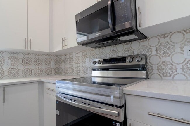 Building Photo - 15061 Brainbridge Cir