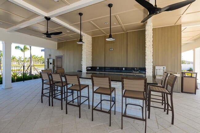 Building Photo - 6312 Cloverdale Ave