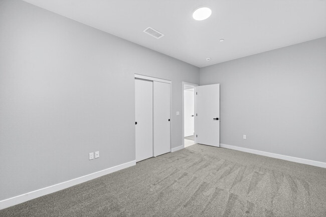 Building Photo - 66274-274 Hacienda Ave