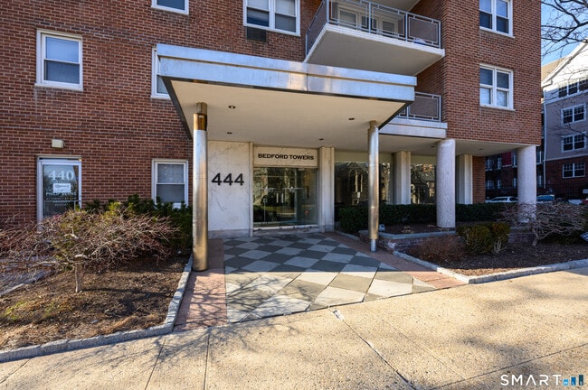 Building Photo - 444 Bedford St