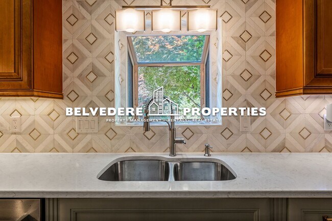 Building Photo - 4 bed in Hamilton Lakes