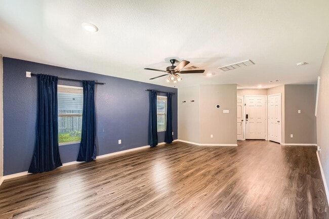 Building Photo - 1352 Winding Willow Dr
