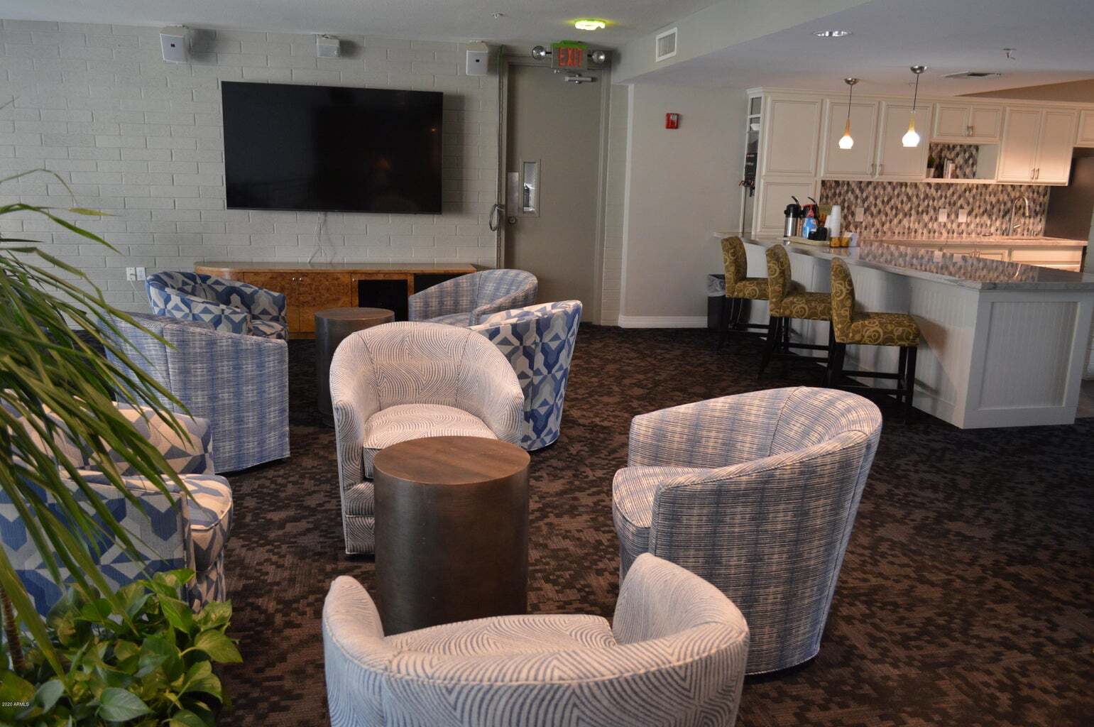 Complex common area - 1701 E Colter St