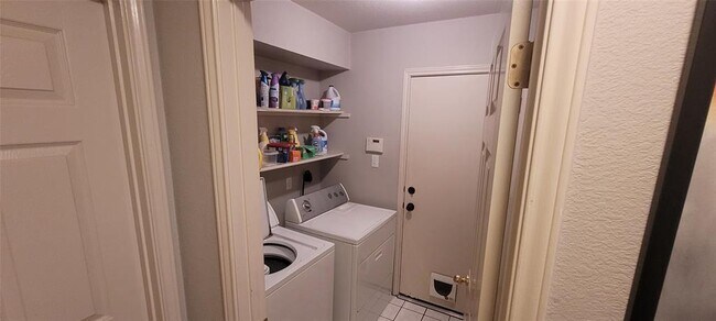 Building Photo - 15724 Cadoz Dr