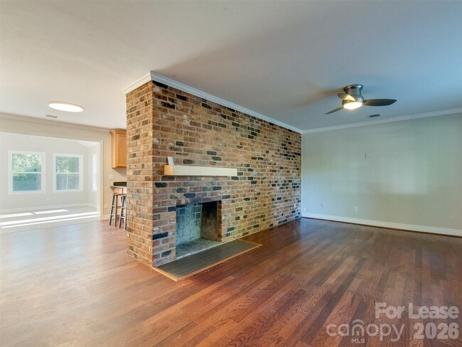 Building Photo - 709 Cooper Dr