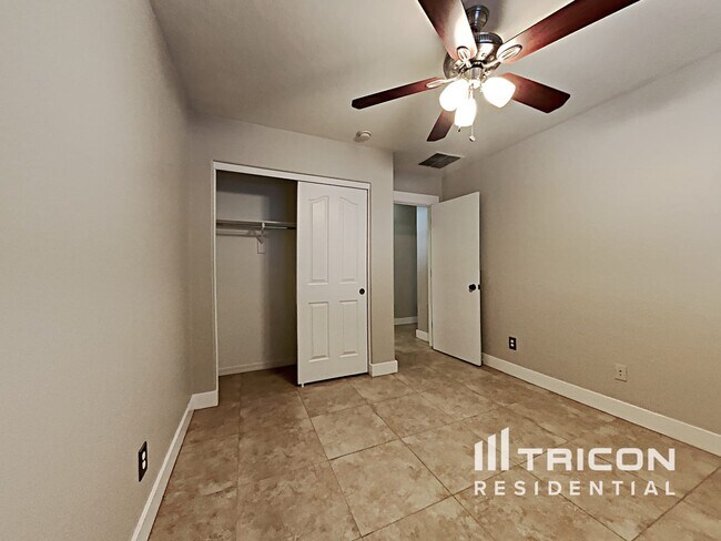 Building Photo - 32763 N Quarry Hills Dr