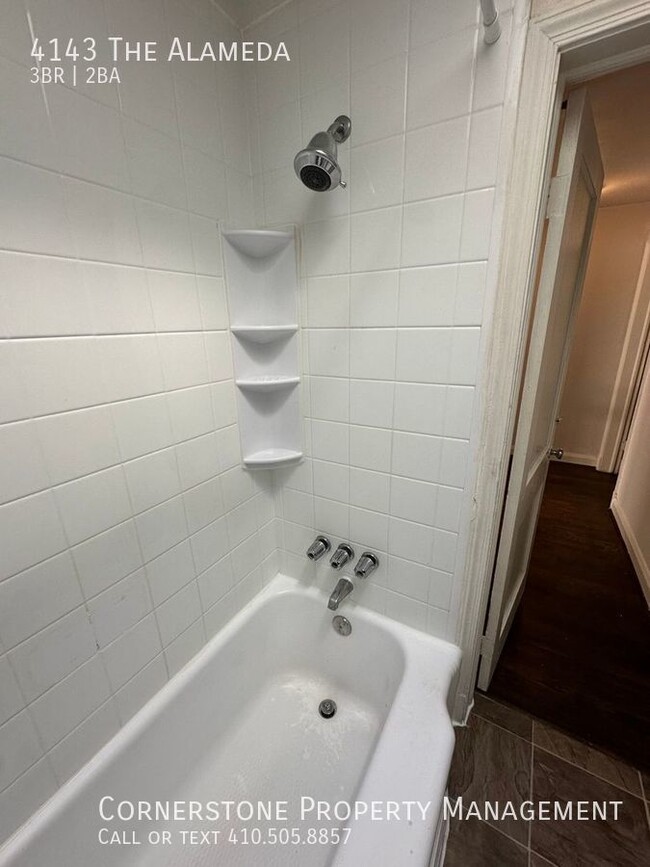 Building Photo - 3 Bed 1.5 Bath | $1500  | 4143 The Alameda...