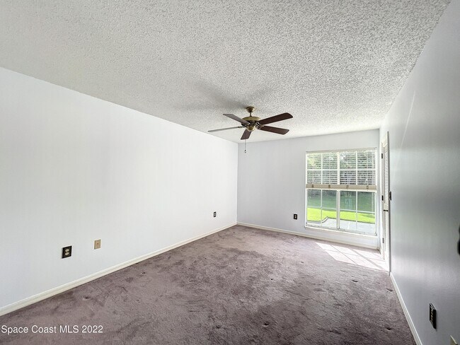 Building Photo - 7040 US-1
