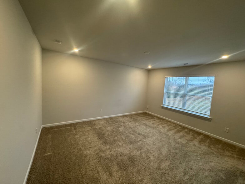 Building Photo - 4817 Raspberry Knoll Dr