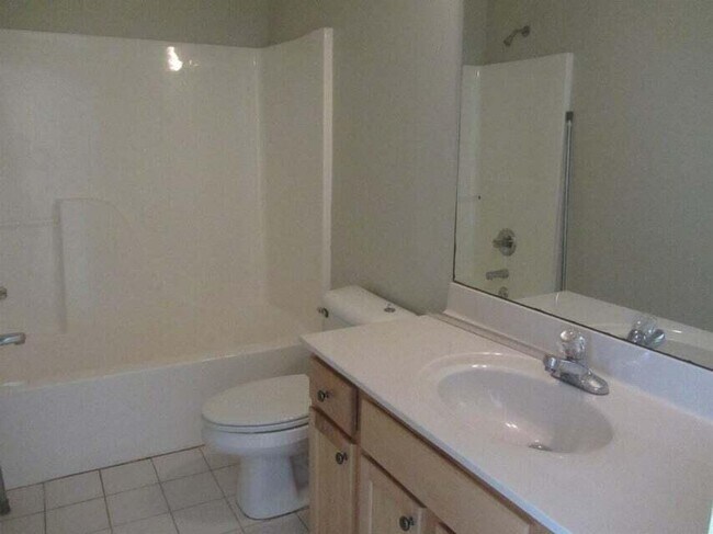 Building Photo - 537 Forest Hill Dr