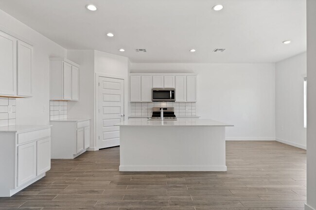 Building Photo - 12437 W Old Farm Dr