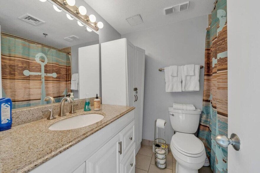 Building Photo - 214 Miracle Strip Pkwy SW