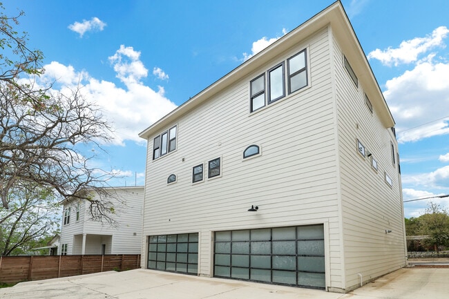 Building Photo - 218 Pinckney St
