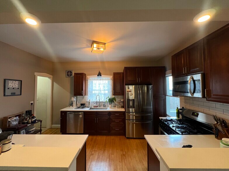 Building Photo - 6326 W Berenice Ave