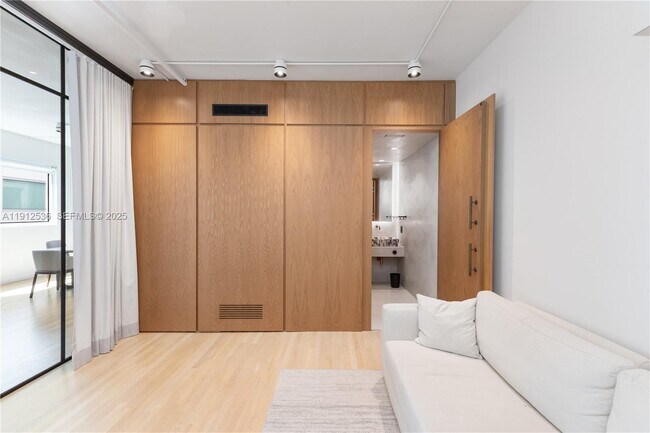 Building Photo - 1700 Meridian Ave