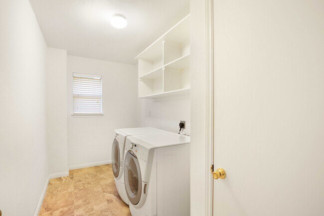 Building Photo - 2514 Crenshaw Dr
