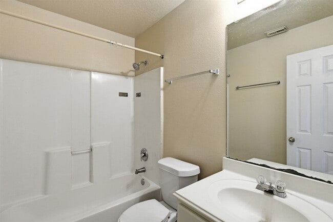 Building Photo - 15738 Boonridge Rd