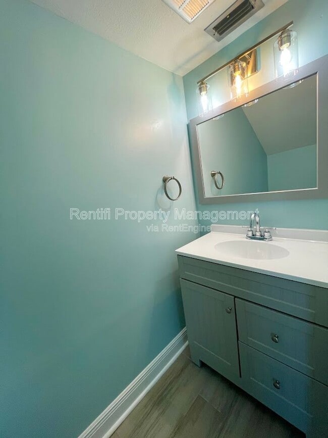 Building Photo - 17325 Whitewater Ct