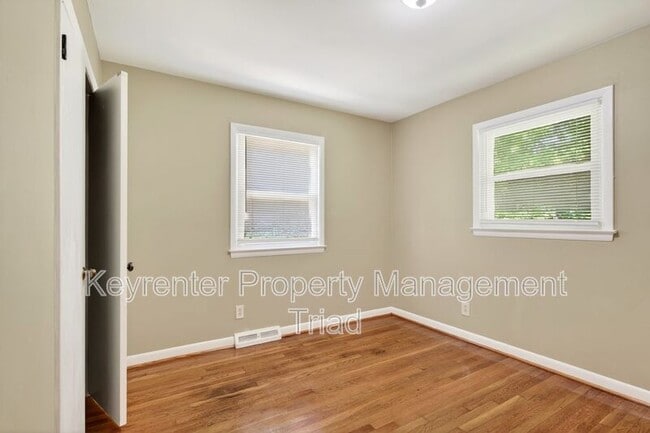 Building Photo - 1821 W Meadowview Rd